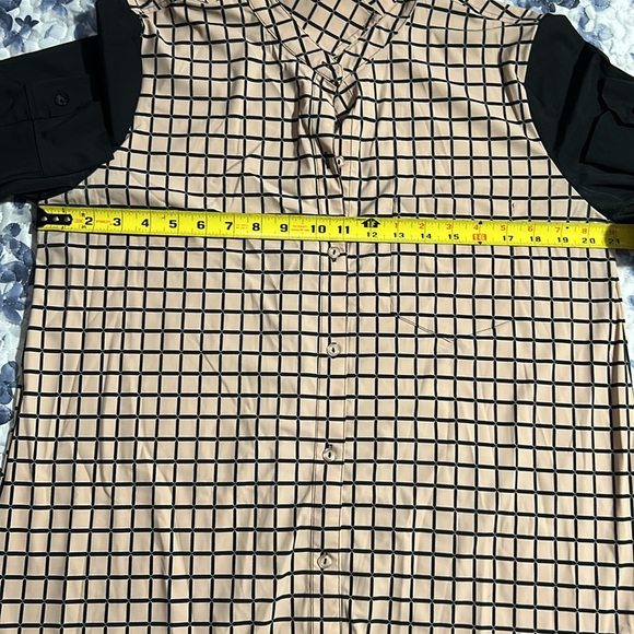 Lysse Checkered Blouse with Black Sleeves - Picture 3 of 3